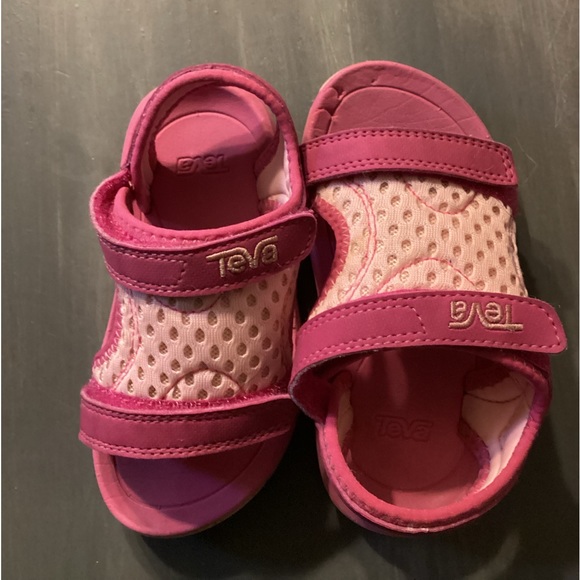 Teva Pink Toddler girl size 7 Sandals - Picture 1 of 3